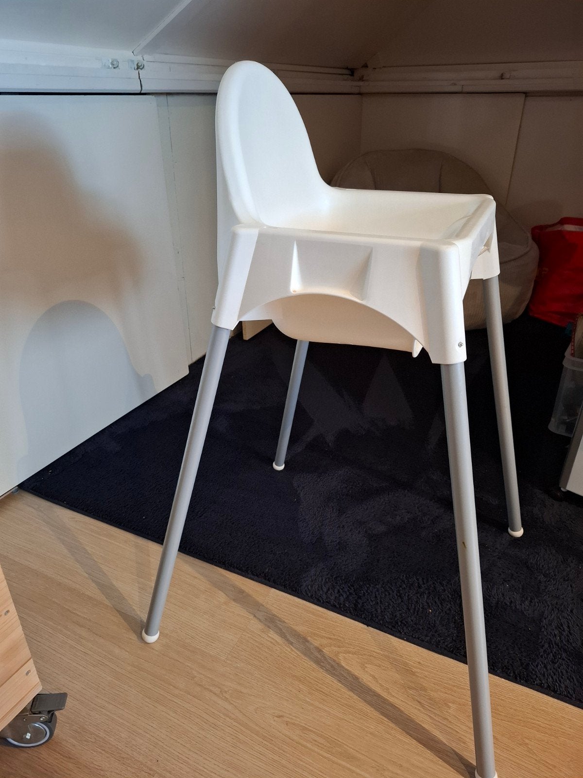 IKEA Antilop kinderstoel - wit met zilveren poten, Kinderen en Baby's, Kinderstoelen, Ophalen, Gebruikt, Overige typen, Gordel(s)