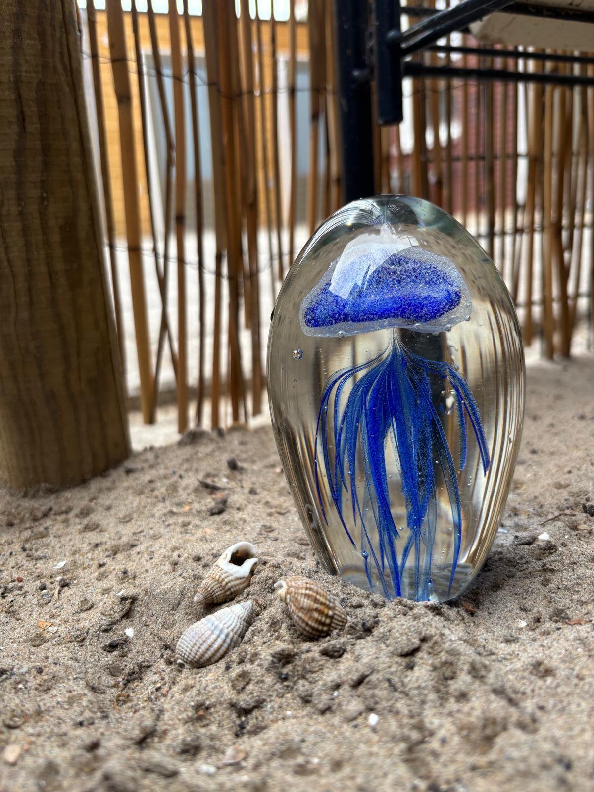 Blauw/Paarse kwal in glas (press papier), Blauw, Ophalen of Verzenden, Zo goed als nieuw, Modern