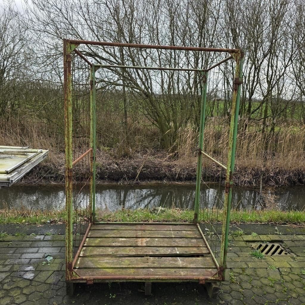 HOUTEN PALLET MET HOGE OPBOUWRAND METALEN REKKEN, Ophalen, Gebruikt