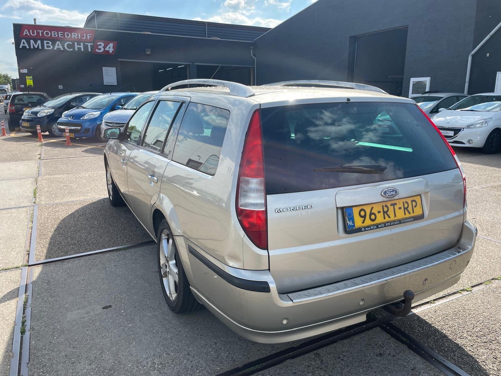 Ford Mondeo Wagon 1.8-16V Trend, Gebruikt, Automatische klimaatregeling, 4 cilinders, Beige