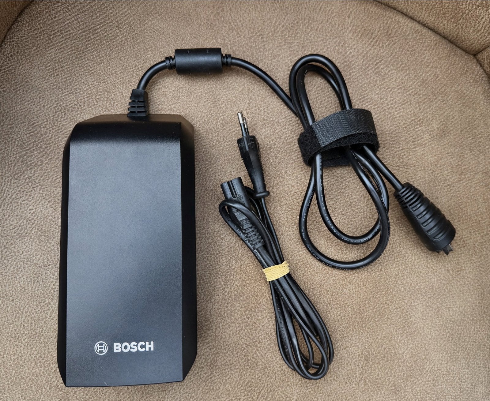 Bosch eBike Acculader 36V 4A - Standaard Lader BCS220, Fietsen en Brommers, Ophalen of Verzenden, Zo goed als nieuw