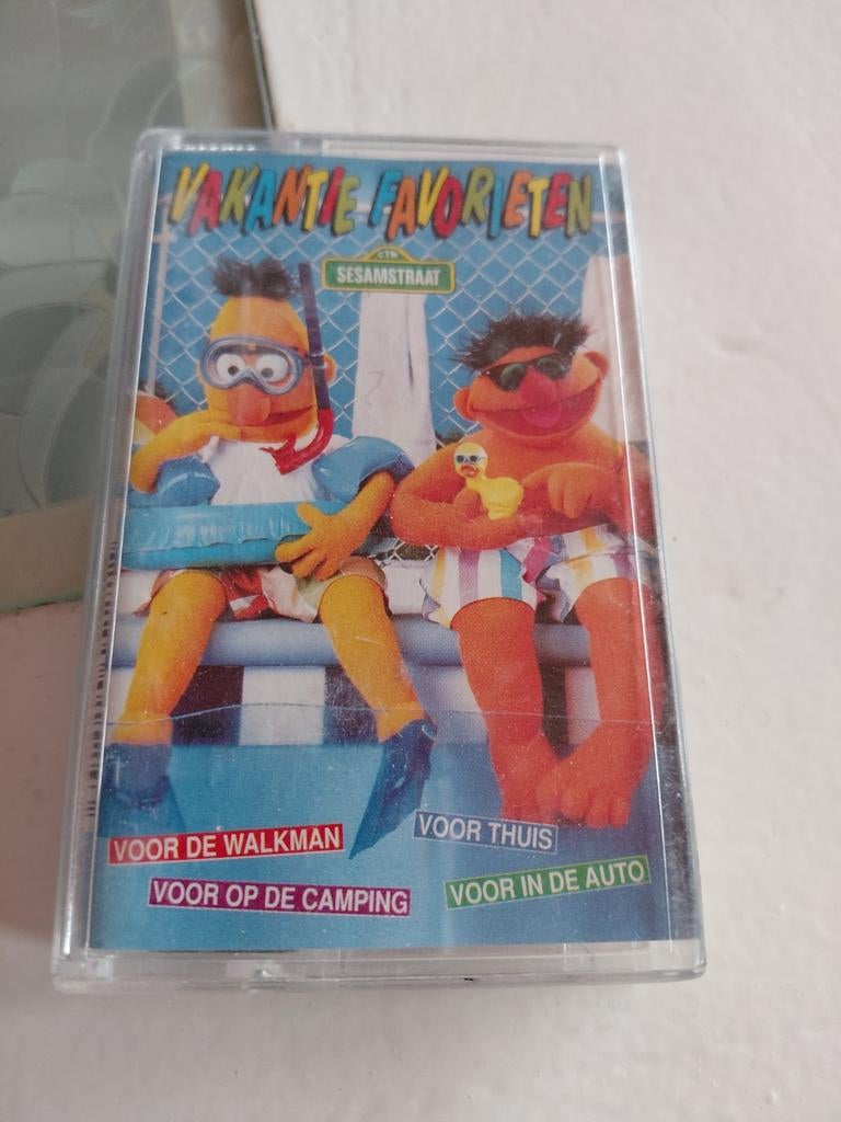 Sinterklaas is Jarig cassettebandje in Sesamstraat hoesje., Gebruikt, Kinderen en Jeugd, 1 bandje, Ophalen of Verzenden