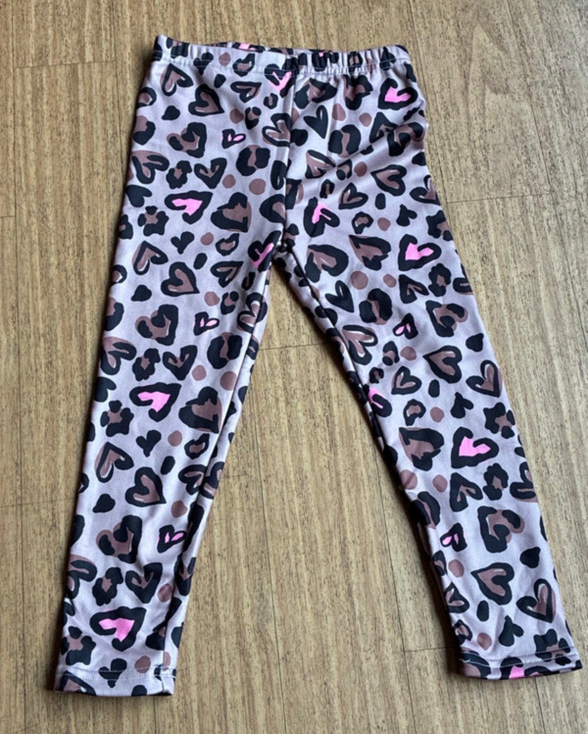 Leuke nieuwe legging met hartjes en warme binnenvoering., Kinderen en Baby's, Ophalen of Verzenden, Nieuw, Meisje, Broek