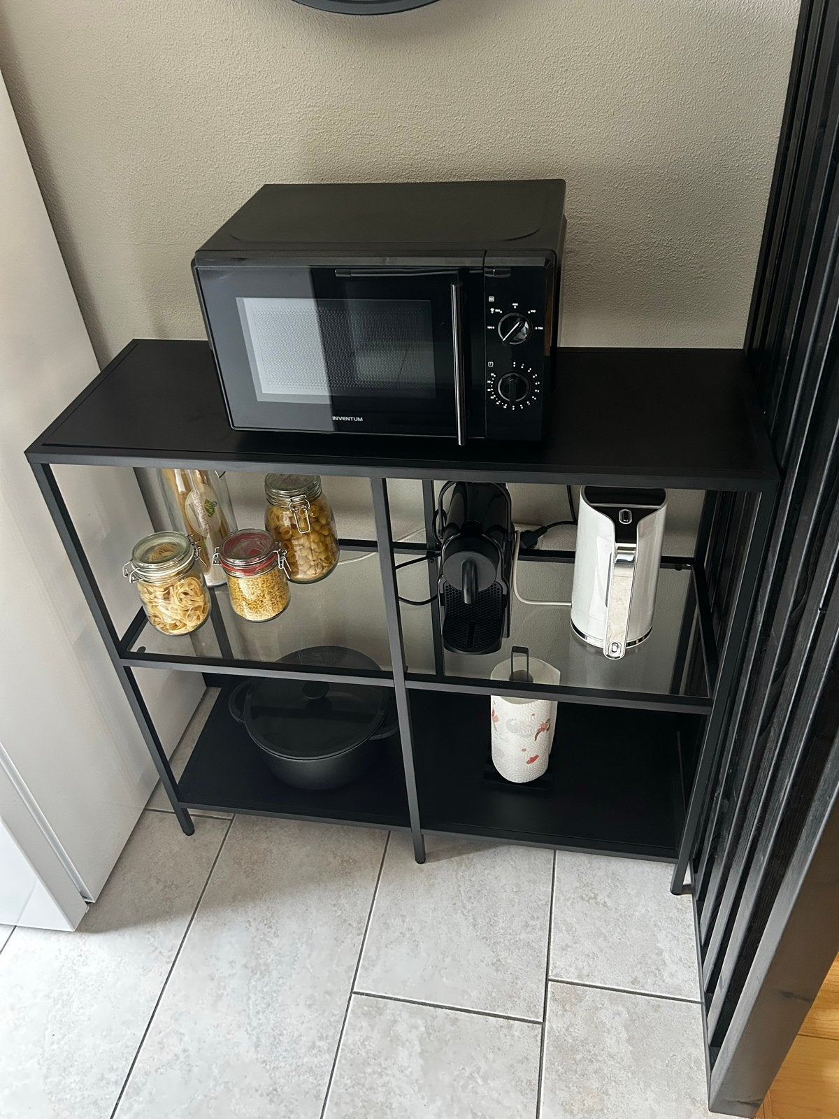 IKEA VITTSJÖ Kastje - Zwart met Glazen Plank, Huis en Inrichting, Ophalen, Gebruikt