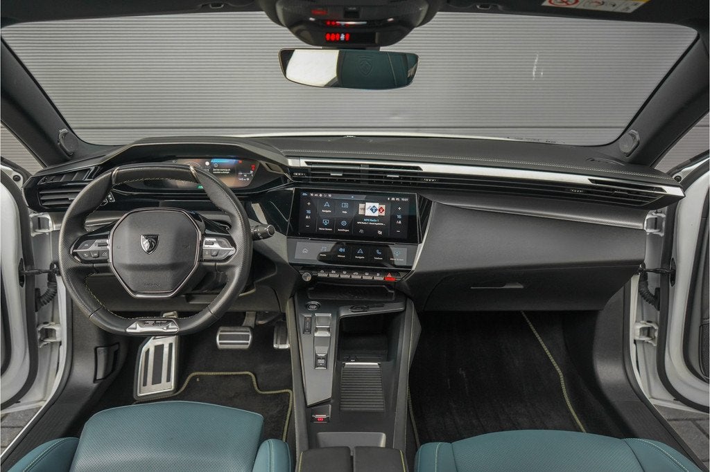Peugeot 308 1.6 Hybrid 225 GT Pack Business Pano ACC Focal 3, Auto's, Peugeot, 12 maanden, Euro 6, 4 cilinders, Wit