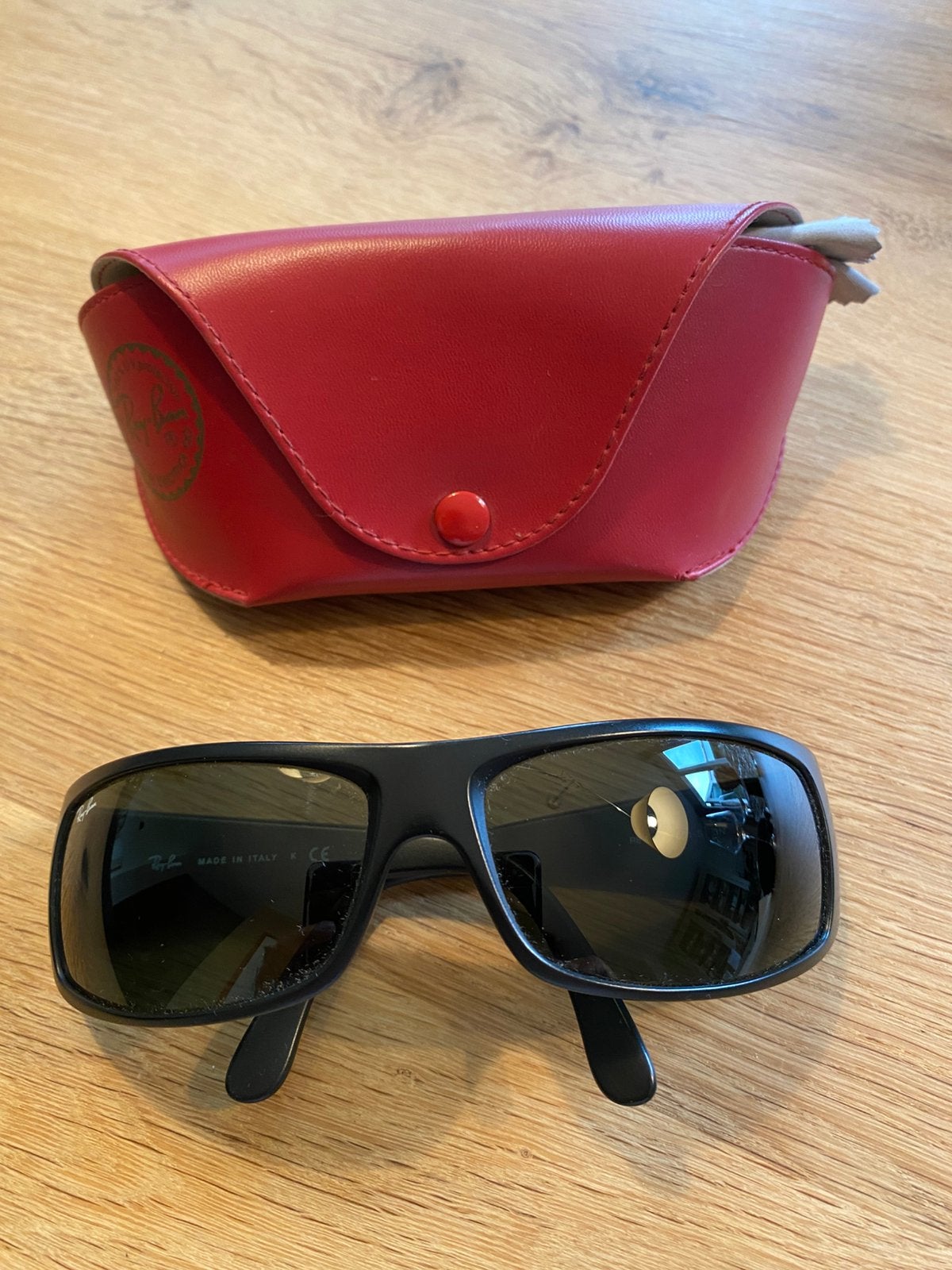Ray Ban zonnebril, Sieraden, Tassen en Uiterlijk, Zonnebril, Zwart, Ophalen of Verzenden, Zo goed als nieuw