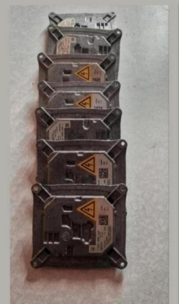 STUUR TOESTEL XENON MODUUL BMW

E90 E91 E92 E93 E60 E61 E63, Auto diversen, Overige Auto diversen, Ophalen of Verzenden