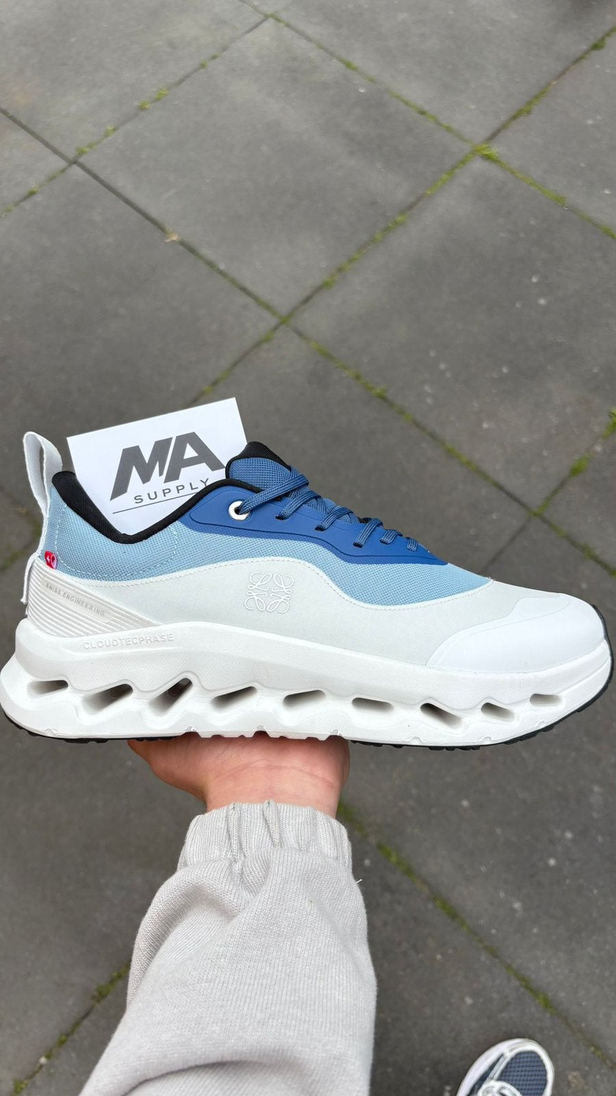 ⚠️ Loewe x Oncloud Blue/White, 👟🔵⚪️, Ophalen of Verzenden, Nieuw, Wit