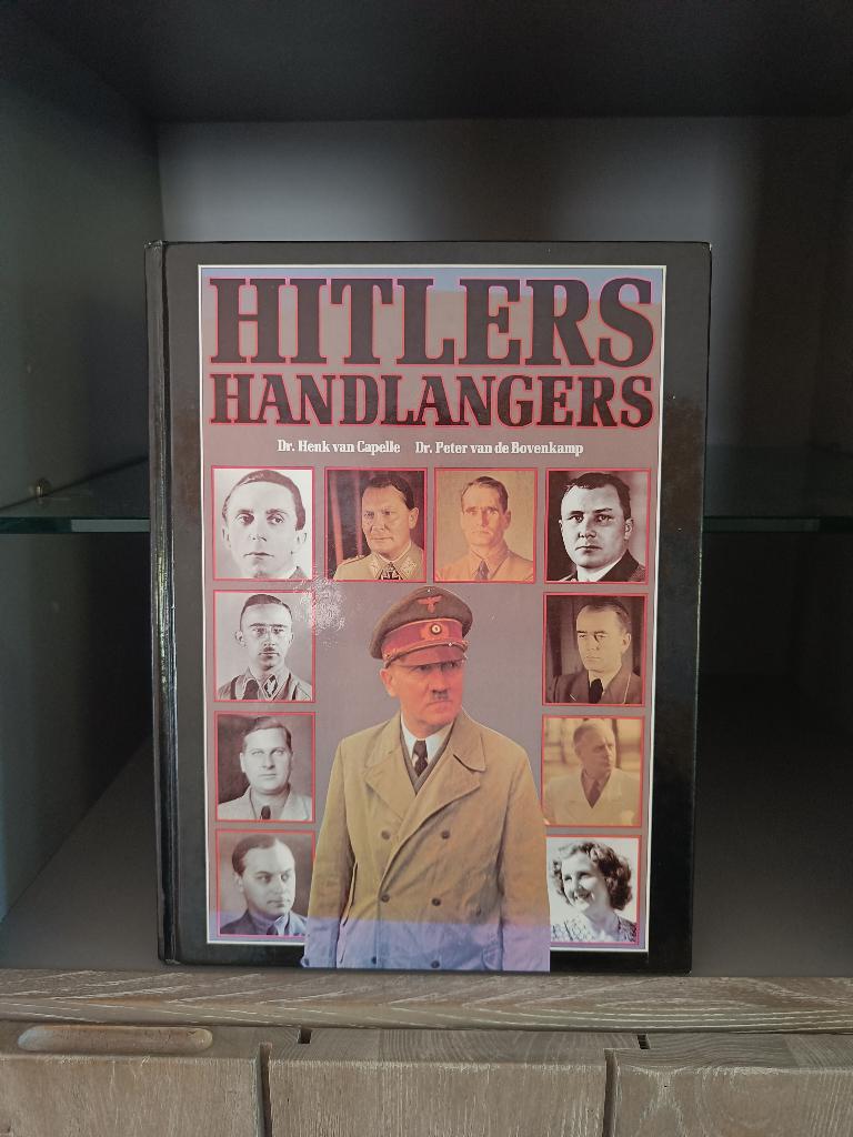 Hitlers Handlangers, Boeken, Ophalen of Verzenden, Henk van Capelle - Peter van de Bovenkamp, Overige onderwerpen, Tweede Wereldoorlog