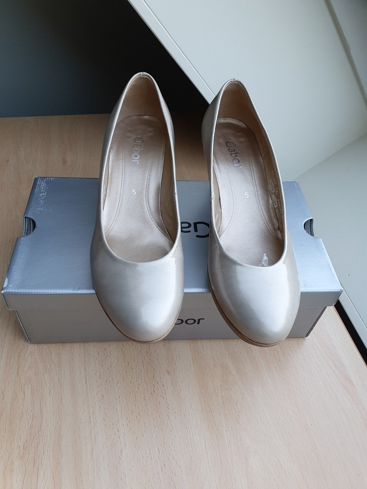 Gabor Pumps, Pumps, Beige, Ophalen of Verzenden, Zo goed als nieuw