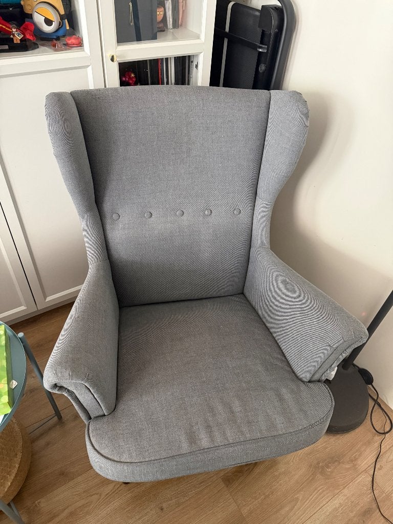 Strandmon IKEA armchair + footstool, Huis en Inrichting, Fauteuils, Ophalen, Gebruikt, 75 tot 100 cm, 75 tot 100 cm