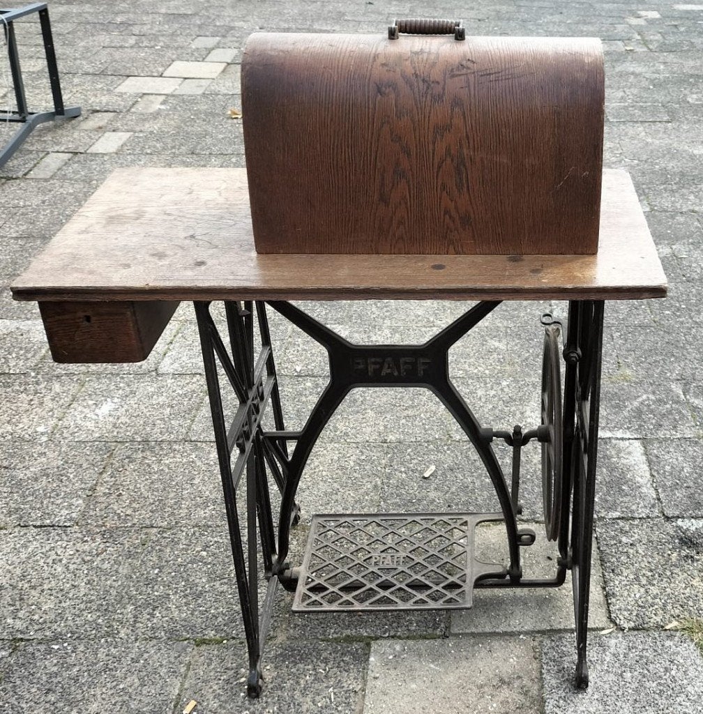 Antieke trapnaaimachine voor een prikje, Antiek en Kunst, Ophalen