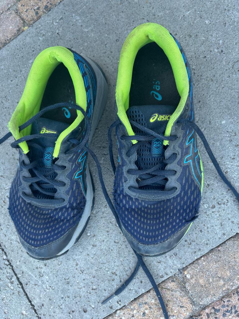 Asics sportschoenen atletiek maat 37, Ophalen, Gebruikt, Hardloopschoenen, Asics