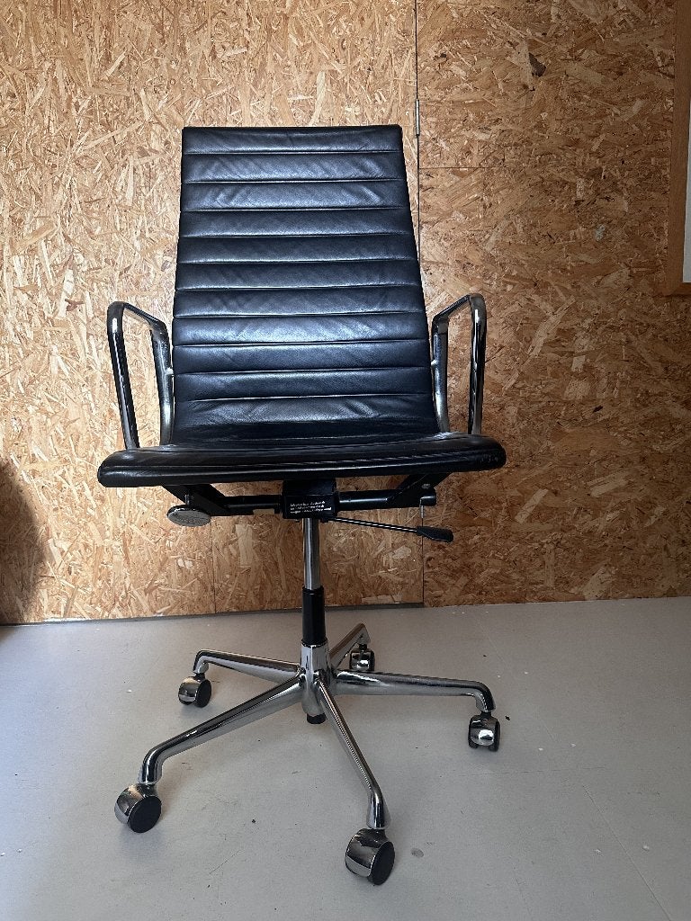 Vitra Aluminum Chair EA 119 – Charles & Ray Eames, Ophalen, Zo goed als nieuw, Zwart, Bureaustoel