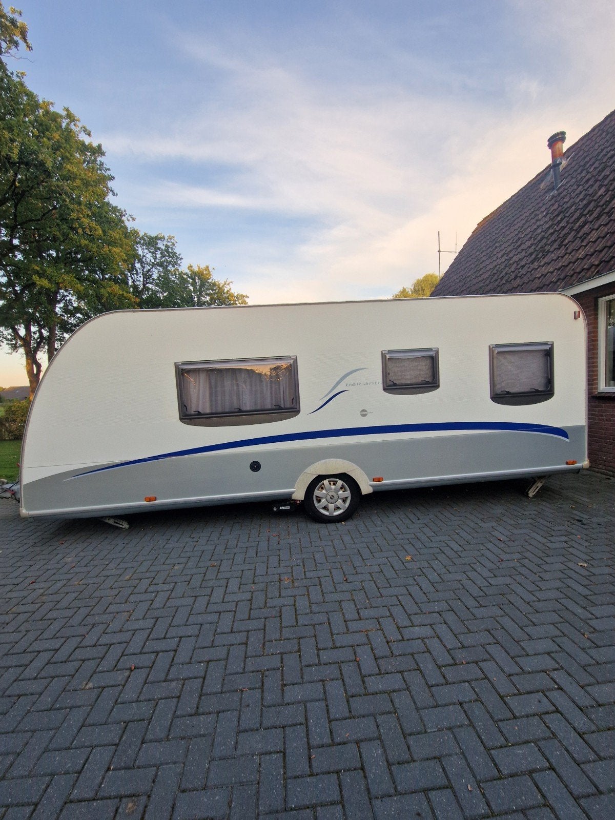 Bürstner 5901 (2007) met aparte bedden en voortent, Kachel, Rondzit, Particulier, Bürstner