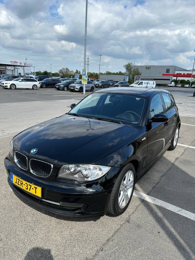 BMW 1-Serie 116i 2008 Zwart - 120.000 km NAP - APK 04/2027, Auto's, BMW, 1-Serie, 4 cilinders, 1200 kg, Particulier