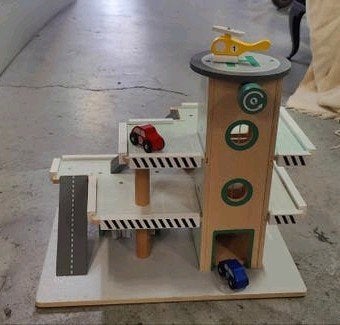 Jumini houten parkeergarage met 2 auto's en helikopter, Gebruikt, Jongen of Meisje, Ophalen of Verzenden, Nb