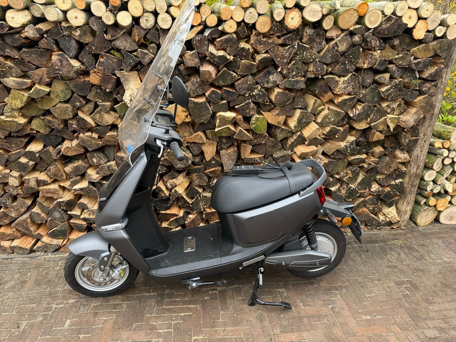 Velotia elektrische scooter - Zo goed als nieuw, Fietsen en Brommers, Ophalen of Verzenden, Zo goed als nieuw, Elektrisch, Overige merken