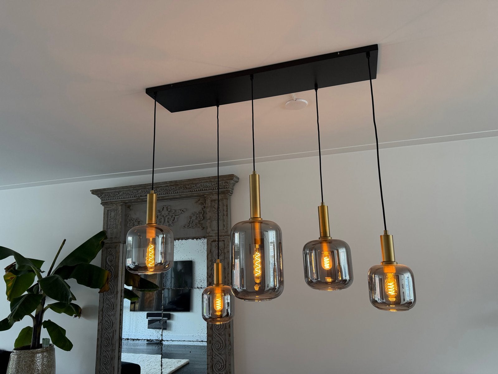 Moderne Eetkamer hangLamp met 5 Glazen Kappen - Zwart/Goud, Ophalen, Zo goed als nieuw, Glas, E27 (groot)