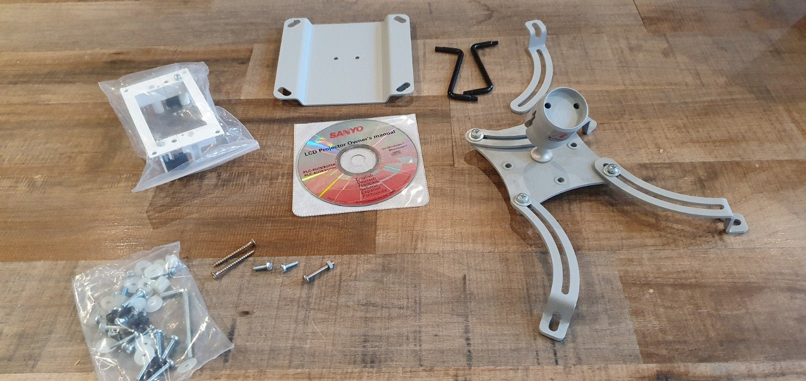Sanyo Beamerbeugel met handleiding CD, Ophalen of Verzenden