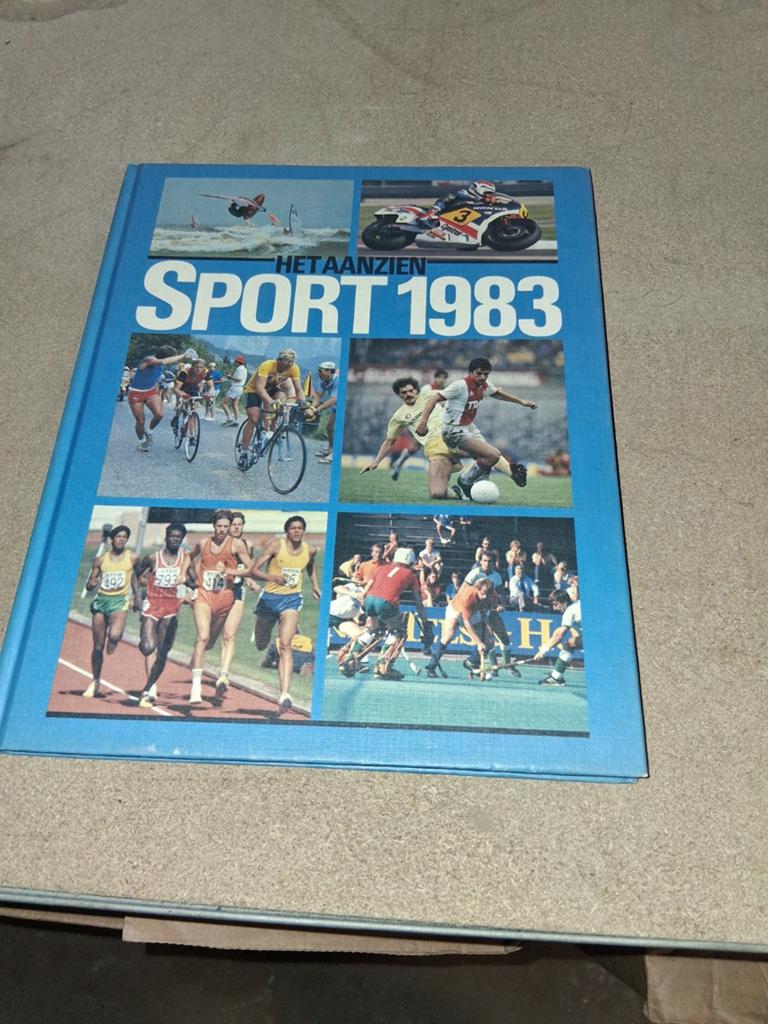 Het Jaaroverzicht Sport 1983 - Hardcover Boek, Ophalen of Verzenden, Gelezen, Balsport