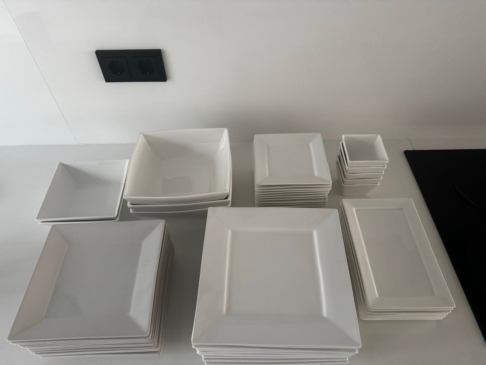 Modern Vierkant Servies voor 12 Personen - Wit, Ophalen, Keramiek, Zo goed als nieuw, Modern