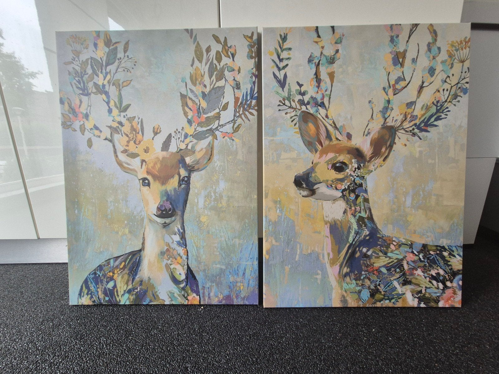 Set van 2 schilderijen: Herten met bloemen en bladeren, Ophalen, Textiel, Op houten frame, Dieren