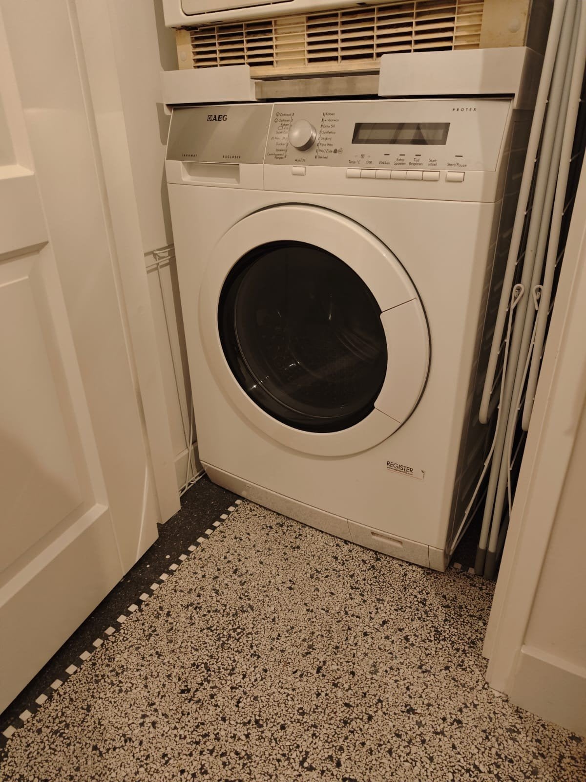 Foto 2 van AEG L76489FL Wasmachine - Voorlader