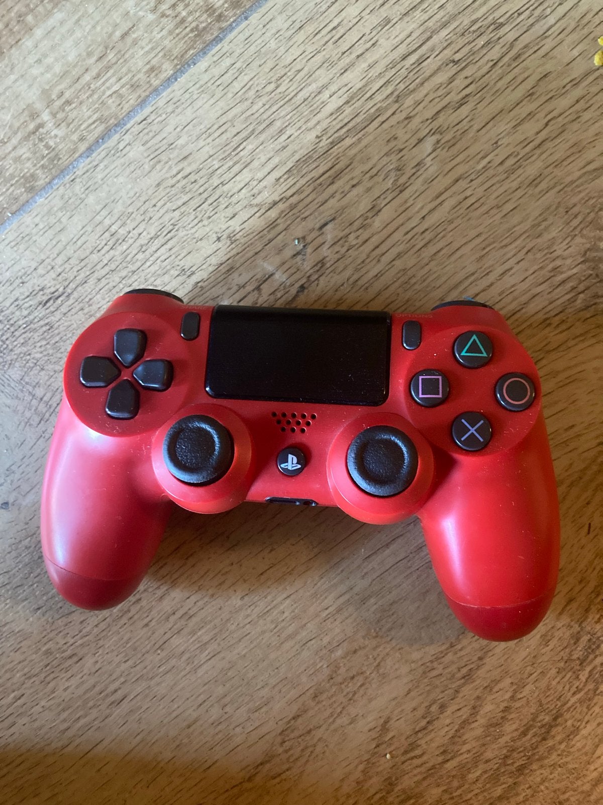 PS4 DualShock controller met laadkabel - Rood, Gebruikt, Ophalen of Verzenden, Controller, PlayStation 4