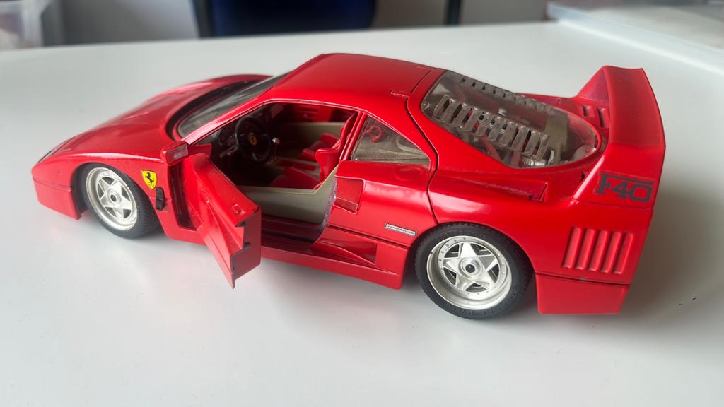 Bburago Ferrari F40 modelauto - Rood, schaal 1:18, Hobby en Vrije tijd, Modelauto's | 1:18, Zo goed als nieuw, Auto, Overige merken