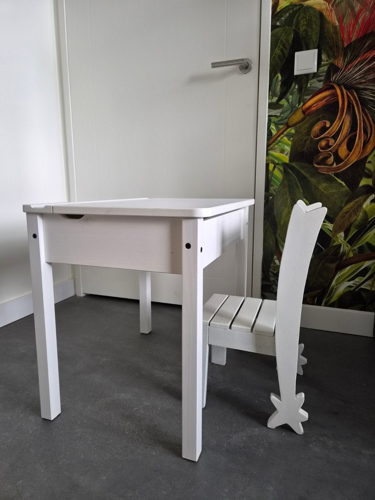Sundvik houten kinderbureau (en evt. hardhouten stoeltje), Ophalen, Gebruikt, Tafel(s) en Stoel(en)