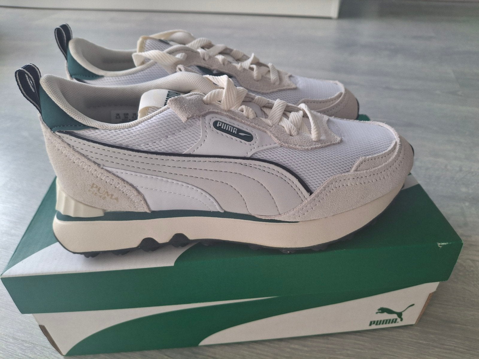 Nieuwe PUMA Rider FV Ivy League sneakers - Maat 36, Kleding | Dames, Schoenen, Wit, Nieuw, Ophalen of Verzenden, Sneakers of Gympen
