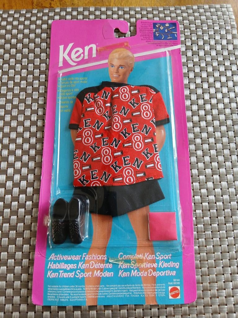 Ken kledingset in verpakking, Ophalen of Verzenden, Zo goed als nieuw, Kleertjes