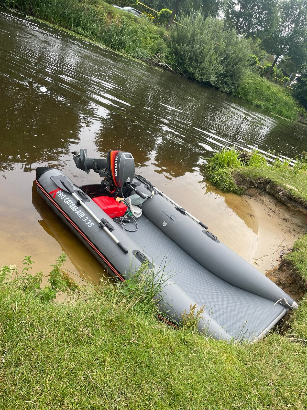 Opblaasboot Pro Catamaran-Air 3.35 met buitenboordmotor, Watersport en Boten, Ophalen of Verzenden, Gebruikt, Motor en Techniek