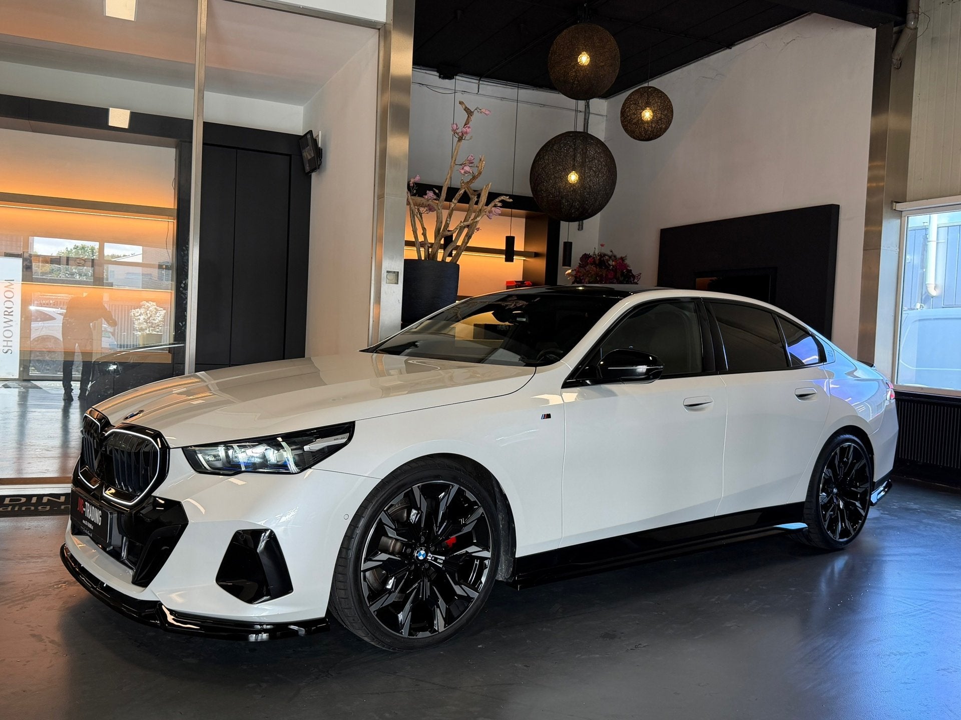 BMW 5-serie 520i M Performance Garantie uniek, Auto's, Automaat, Achterwielaandrijving, Gebruikt, Wit