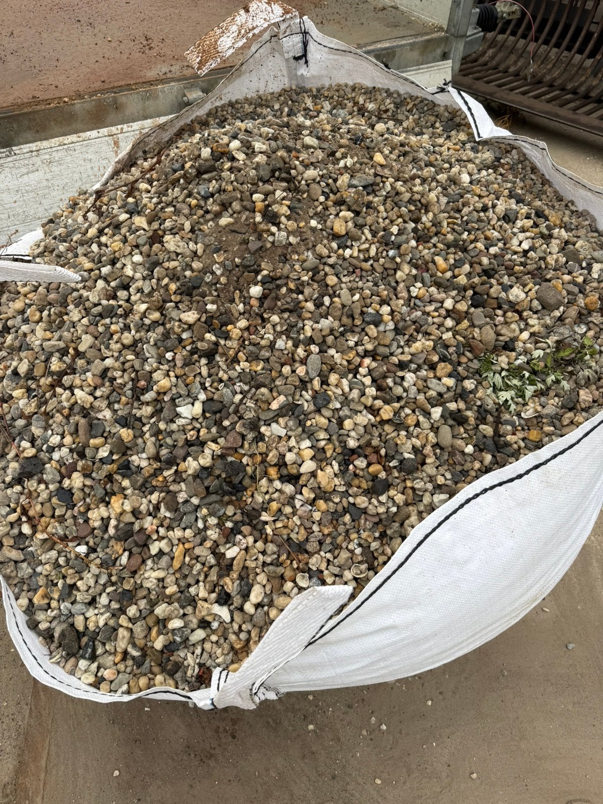Boeren grind 2 bigbags 8-16 mm € 75,00 p. Bigbag, Tuin en Terras, Ophalen, Nieuw, Beige, Grind