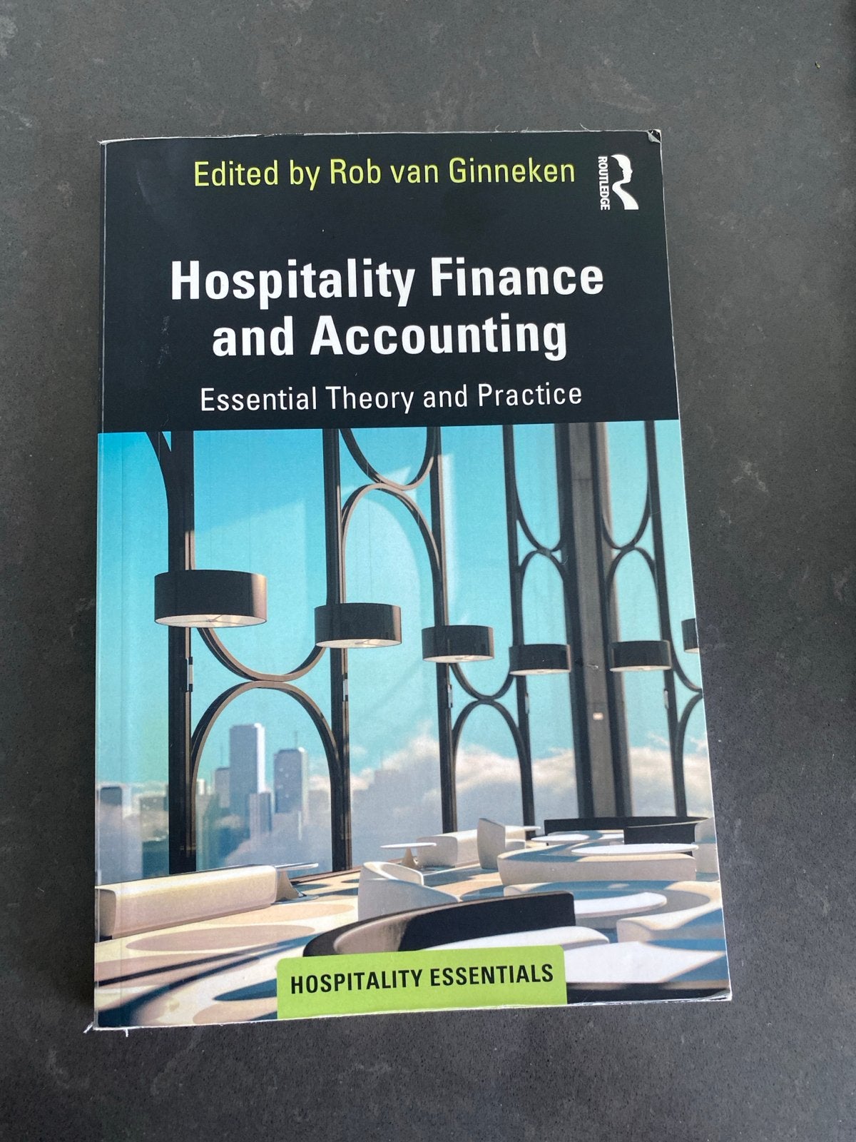 Hospitality Finance and Accounting - Rob van Ginneken, Ophalen of Verzenden, Zo goed als nieuw, HBO