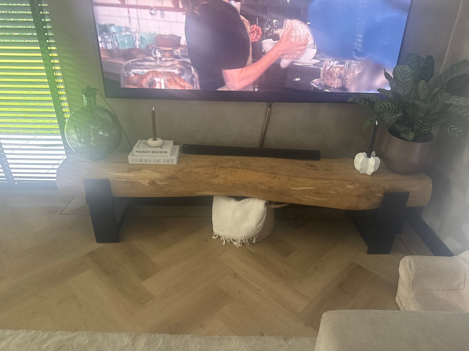 Robuust houten tv-meubel met metalen poten, Ophalen, 150 tot 200 cm, Zo goed als nieuw, Minder dan 100 cm
