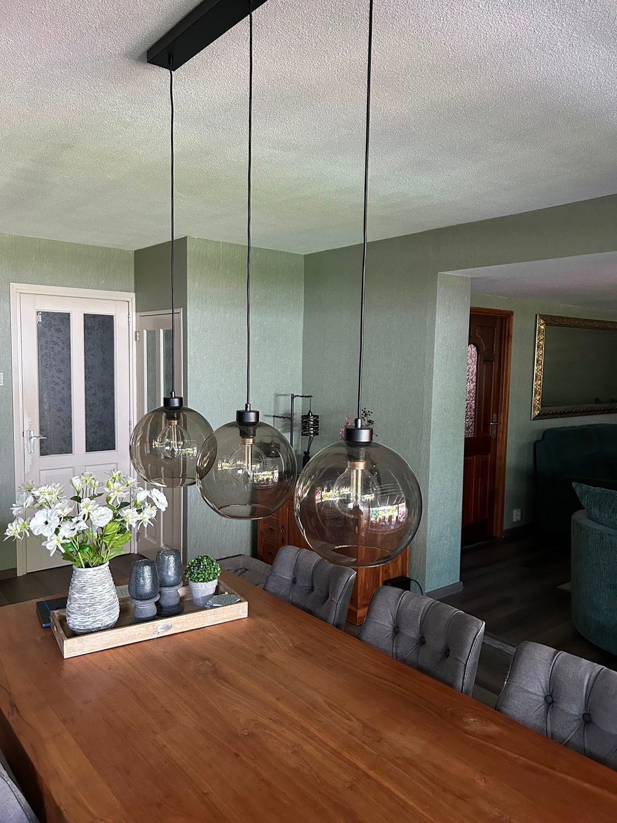 Moderne hanglamp met 3 glazen bollen, rookgrijs, Huis en Inrichting, Lampen | Hanglampen, Ophalen, Zo goed als nieuw, Glas, E27 (groot)