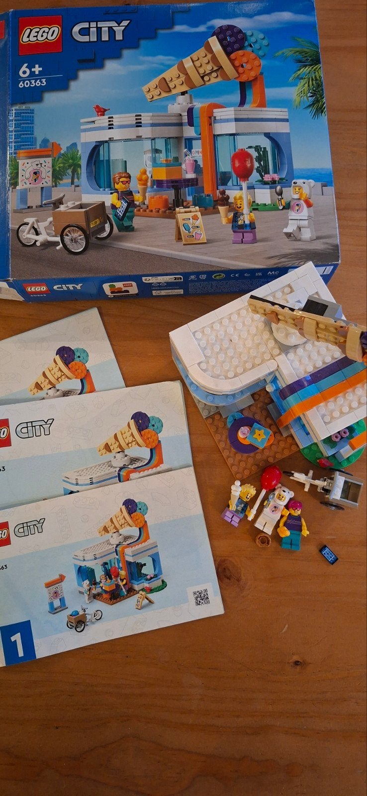 LEGO City 60363 IJssalon, Ophalen of Verzenden, Zo goed als nieuw