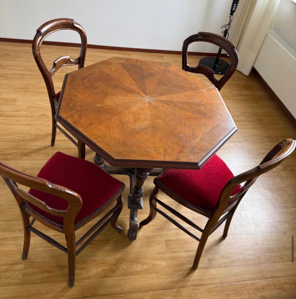 Antieke achthoekige tafel met 3 stoelen, Ophalen