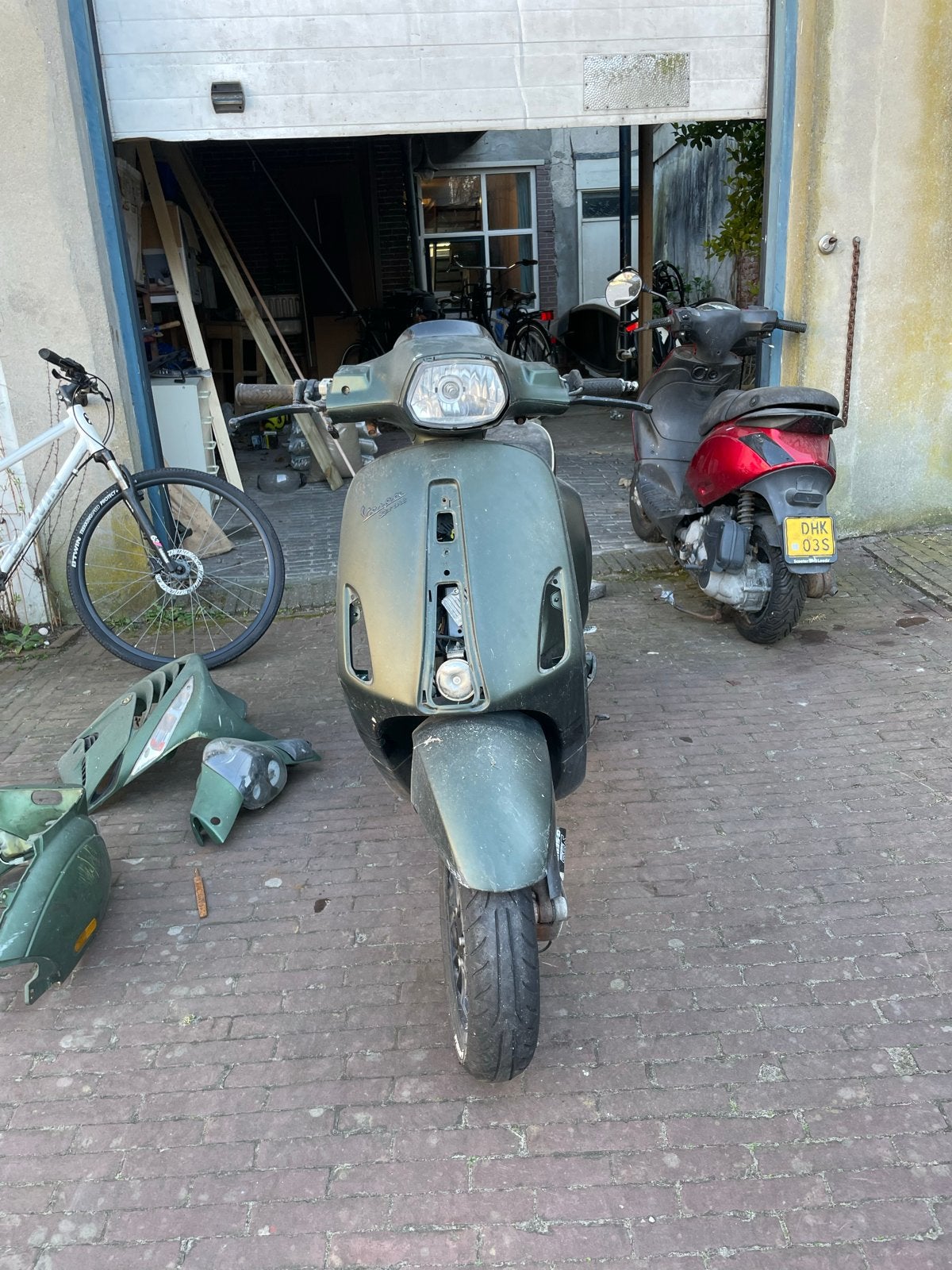 Vespa Sprint 80cc brommer met diefstalschade, Fietsen en Brommers, Scooters | Vespa, Ophalen, Gebruikt, Overige modellen, Maximaal 45 km/u