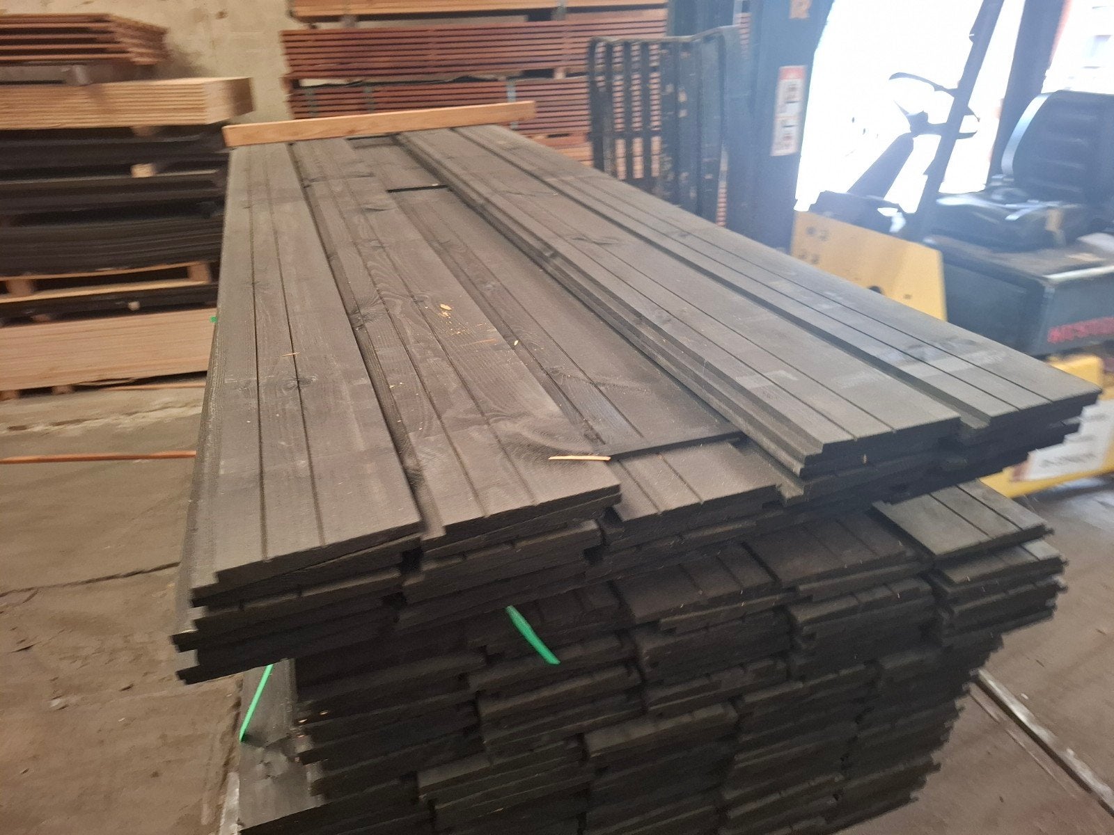 Partij 28 st zwarte zweeds rabat planken 4 m bezorgen mogeli, Ophalen, Nieuw, 250 cm of meer, Planken