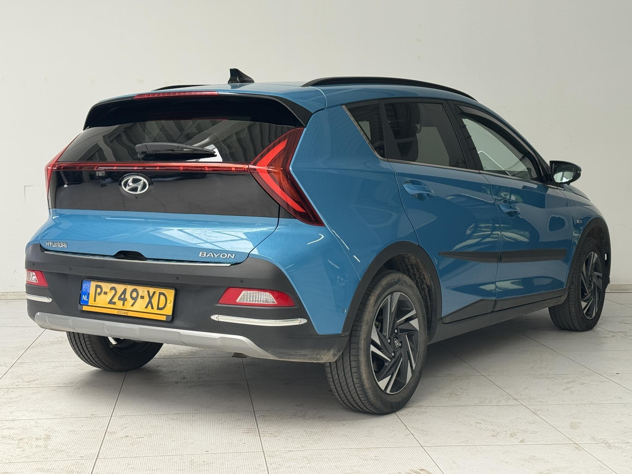 Hyundai Bayon 1.0 T-GDI Premium | Bose | Navigatie | Camera, Auto's, Gebruikt, Met garantie (alle), Blauw, Origineel Nederlands