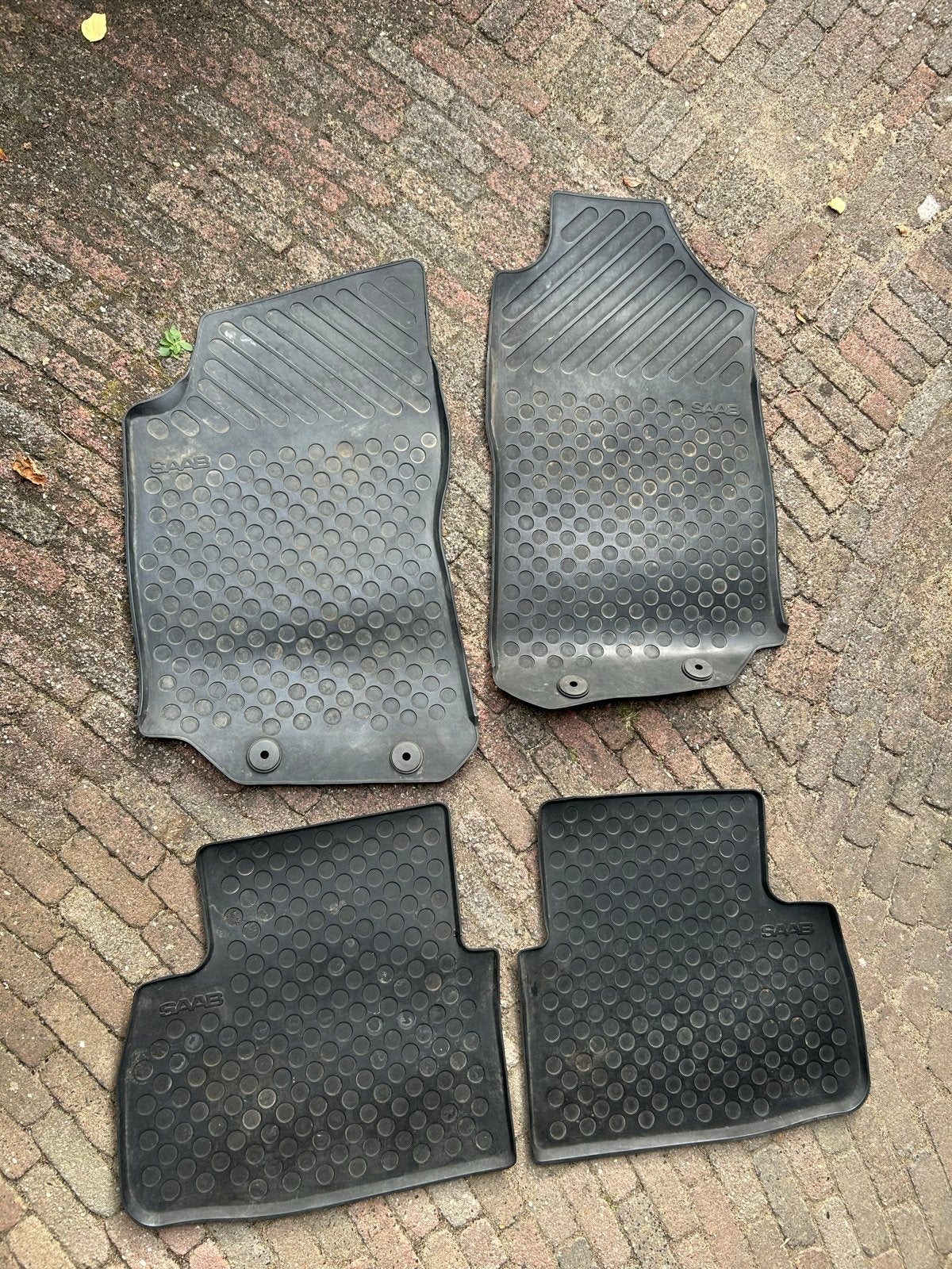 Saab 9-5 rubberen vloermatten (set van 4) - Zwart, Ophalen, Zo goed als nieuw