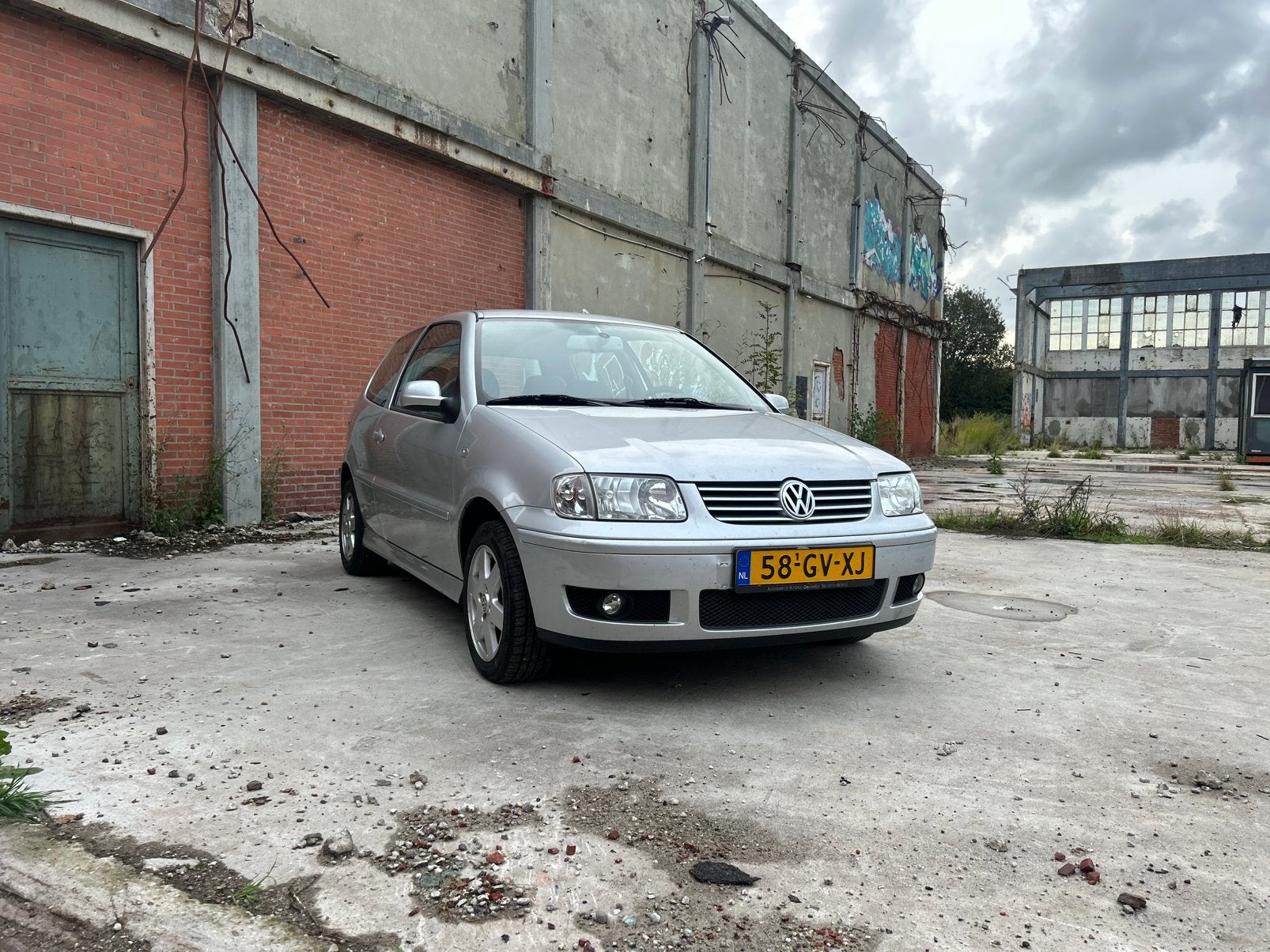Volkswagen Polo 1.4 16v  benzine airco nwe APK!!!, Auto's, Voorwielaandrijving, 74 pk, 4 cilinders, 918 kg