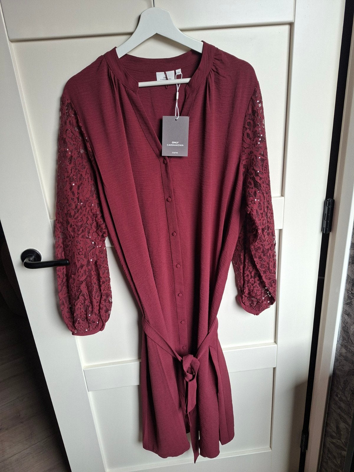 ONLY Carmakoma Jurk met Kanten Mouwen - Nieuw, Maat 46/48 (XL) of groter, Nieuw, Ophalen of Verzenden, Knielengte