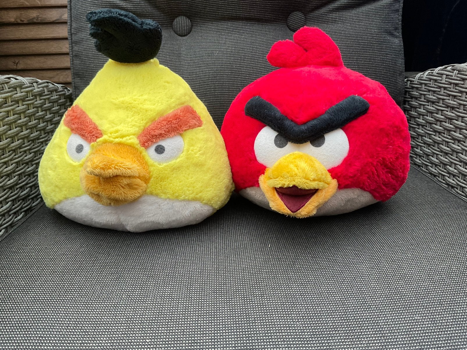 2 zgan gebruikte, niet kapot, gele rode Angry Birds knuffels, Ophalen, Overige figuren, Zo goed als nieuw, Beeldje of Figuurtje