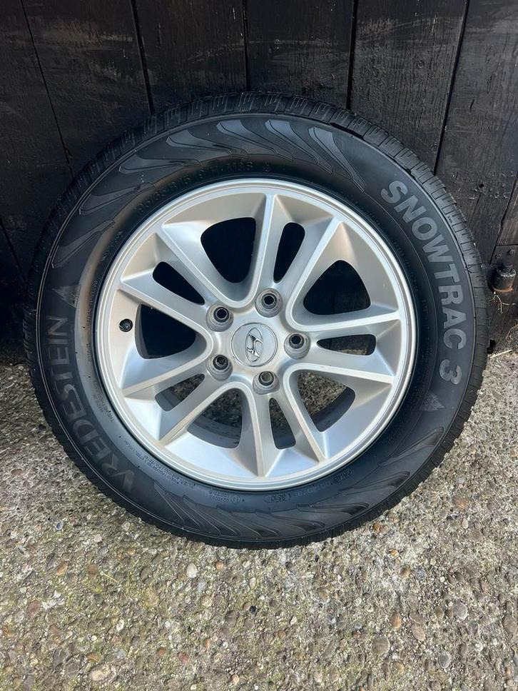 Originele Hyundai i30 velgen 5x114,3 vredestein winter 15?, Gebruikt, 15 inch, Banden en Velgen, Niet ingevuld