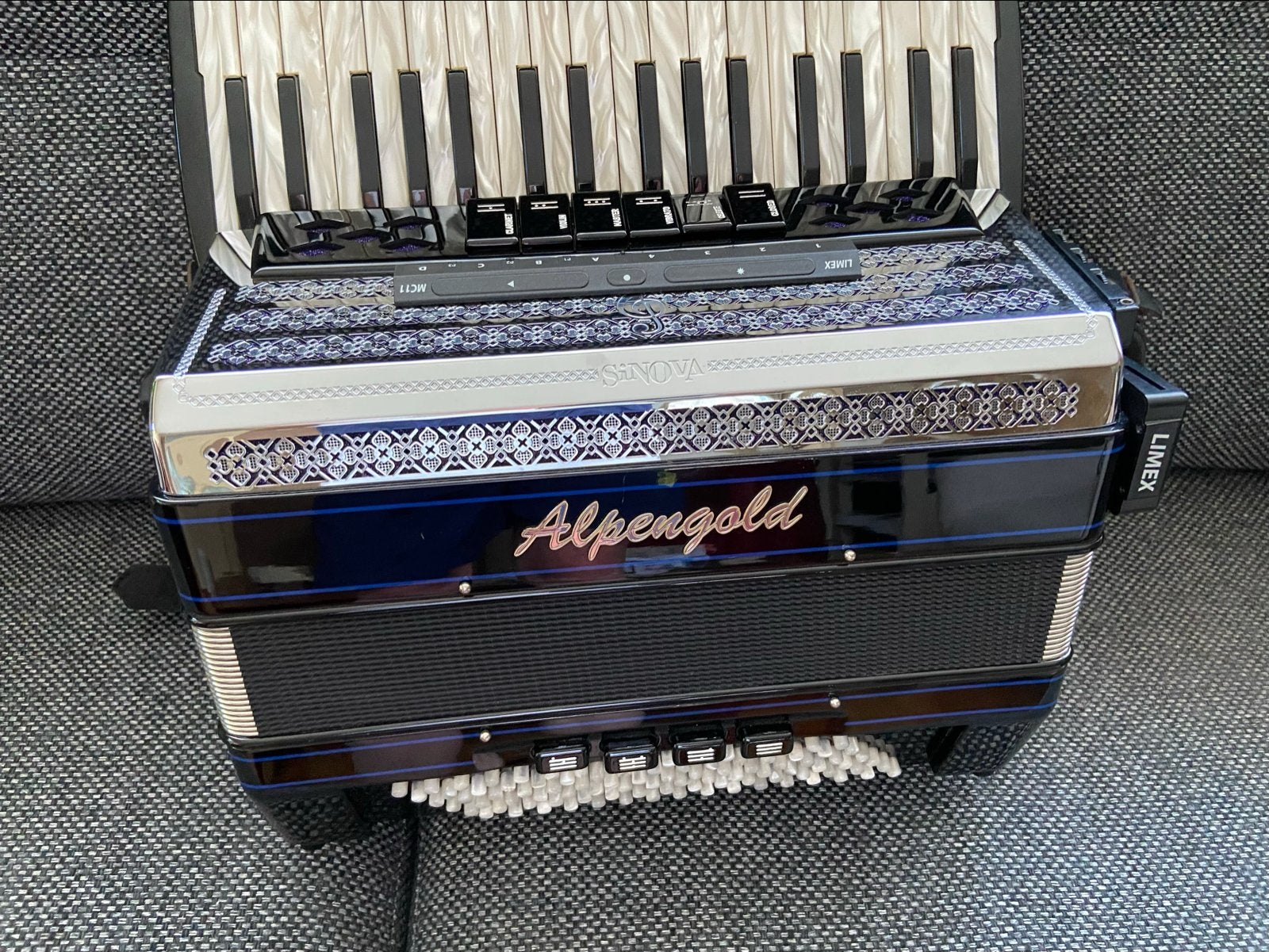 Alpengold 3 korig 96 Bas-accordeon met Limex systeem, Muziek en Instrumenten, Accordeons, Overige merken, Gebruikt, Met koffer